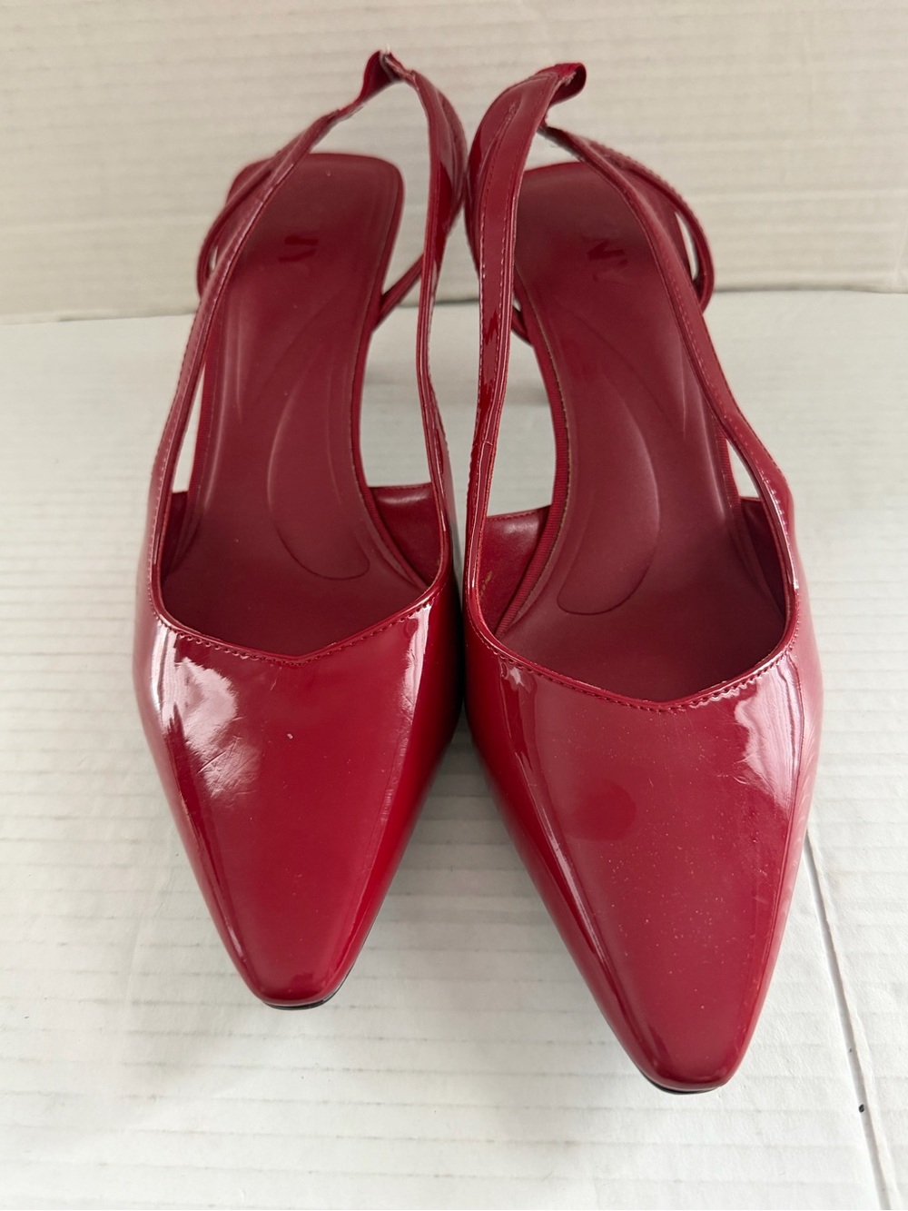 DKNY Women's Carson Pointed-Toe Slingback Pumps Ruby Red patent Heels Size 9.5 - Picture 4 of 6